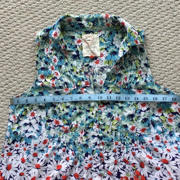 Fun and flowy top - Picture 5 of 7